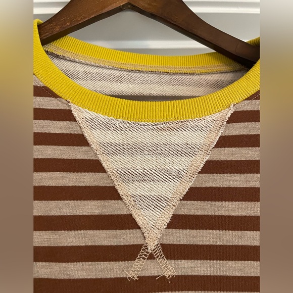 Striped Ovwrsize Crew Sweatshirt (L) - Picture 3 of 4